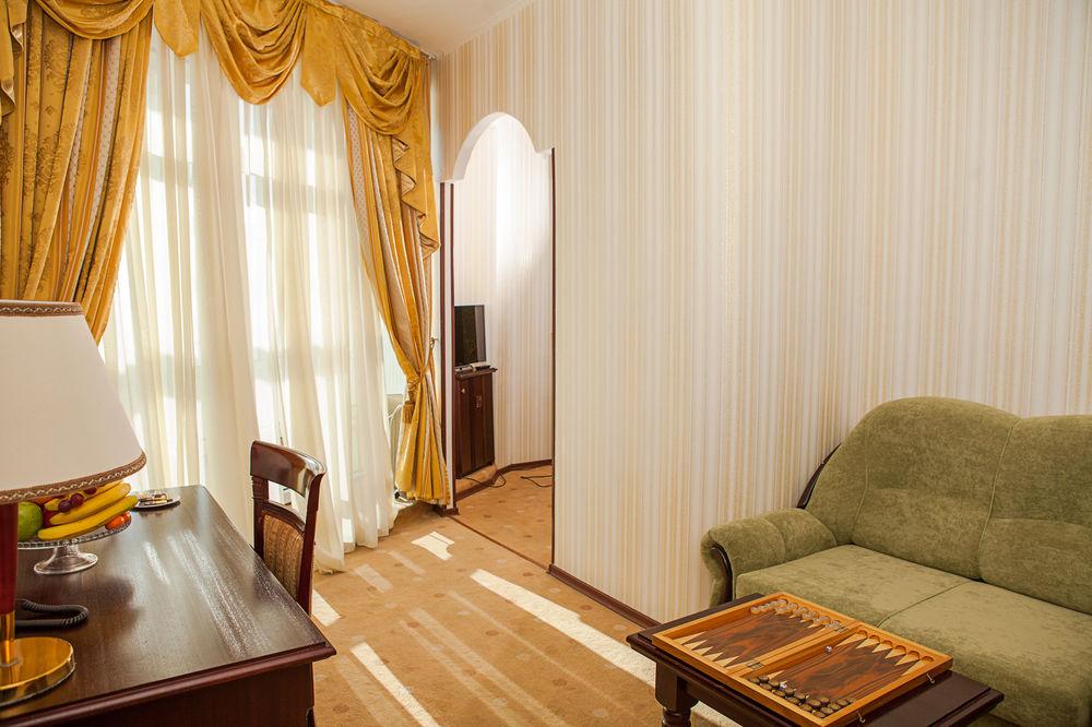 "Rush Hotel" Astana Exterior photo