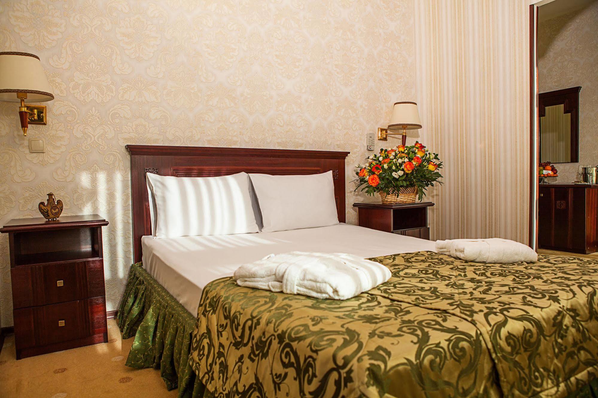 "Rush Hotel" Astana Exterior photo